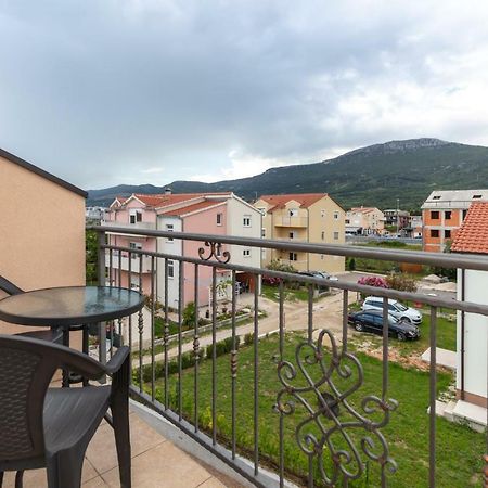 Villa Apartments Kordic Kastela Exterior photo