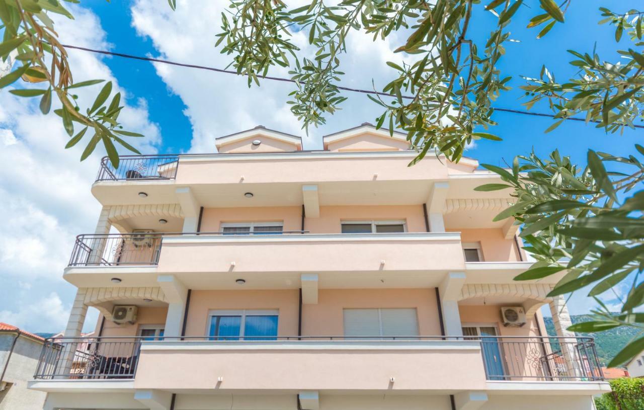 Villa Apartments Kordic Kastela Exterior photo