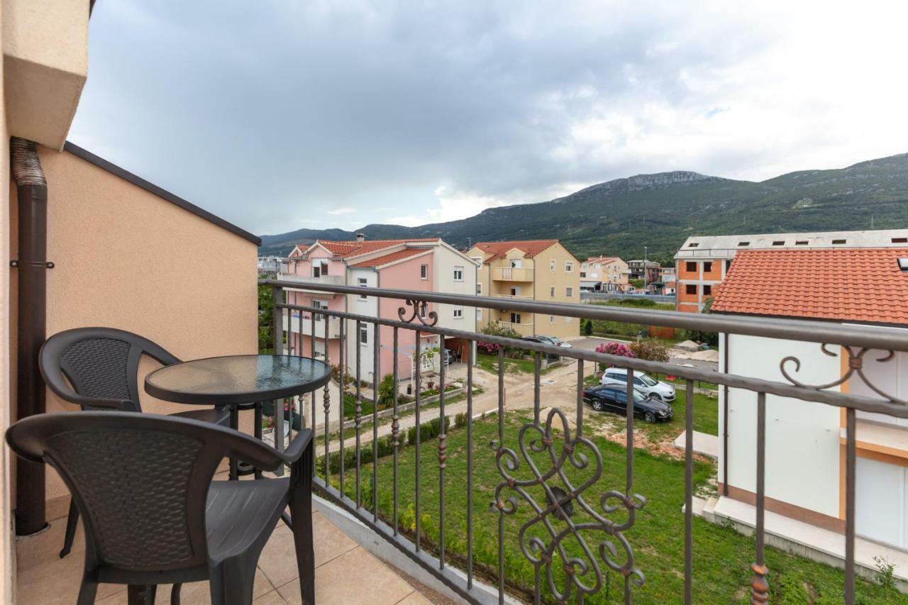Villa Apartments Kordic Kastela Exterior photo