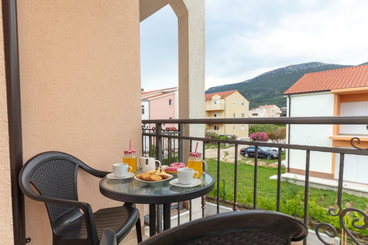 Villa Apartments Kordic Kastela Exterior photo