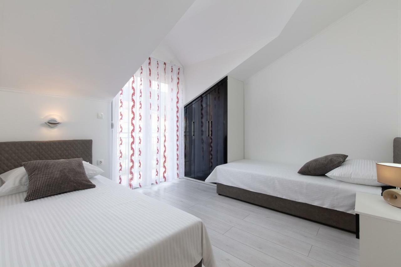 Villa Apartments Kordic Kastela Exterior photo