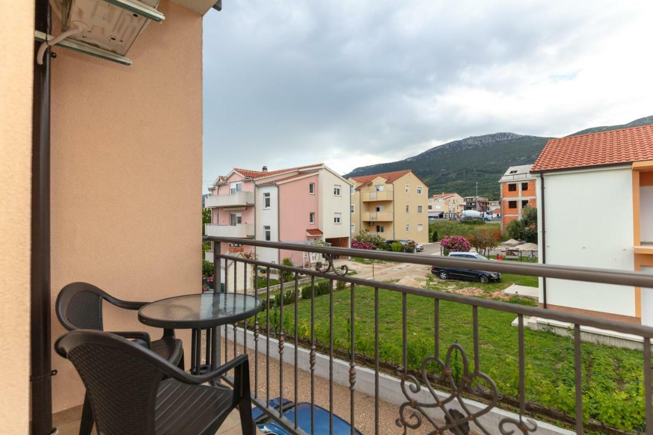 Villa Apartments Kordic Kastela Exterior photo