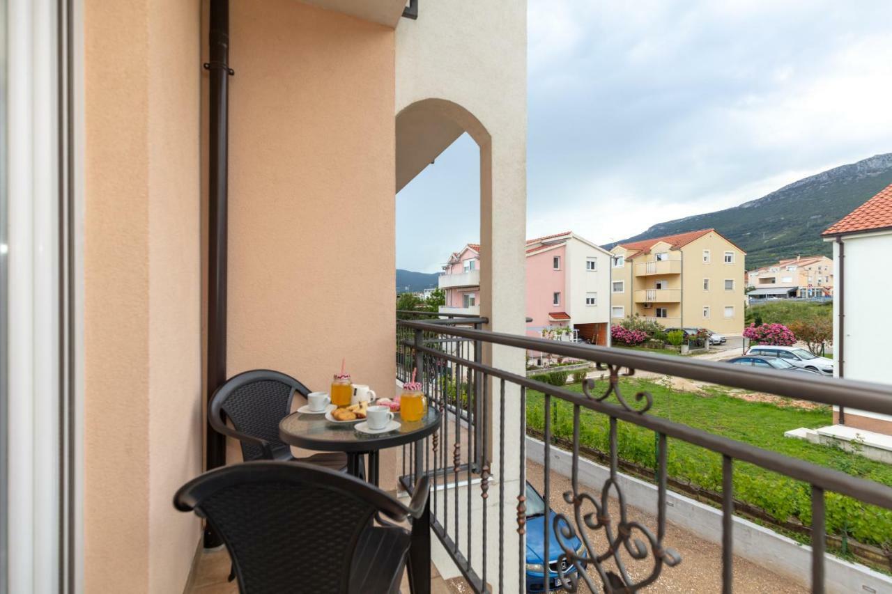 Villa Apartments Kordic Kastela Exterior photo