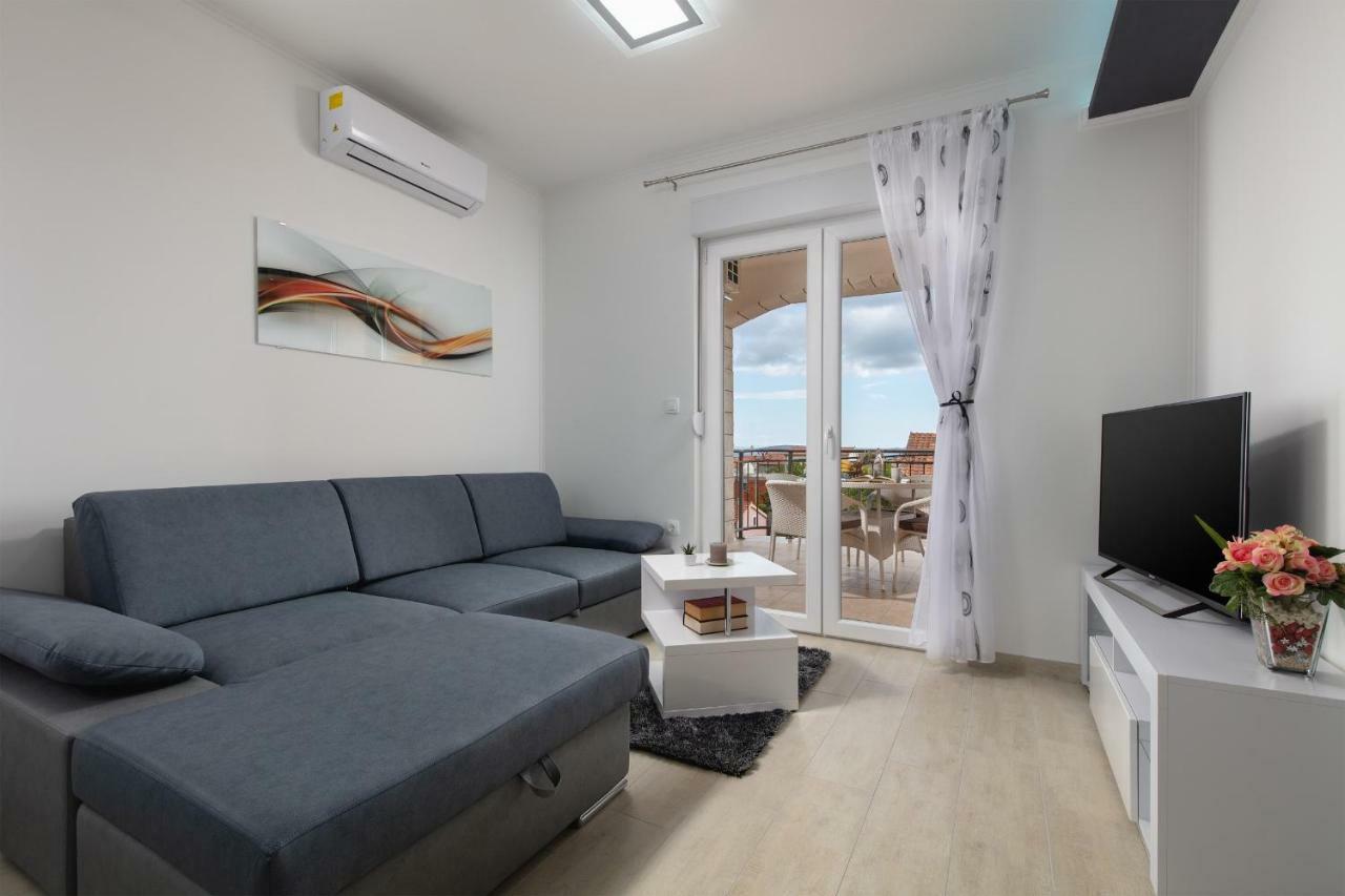 Villa Apartments Kordic Kastela Exterior photo