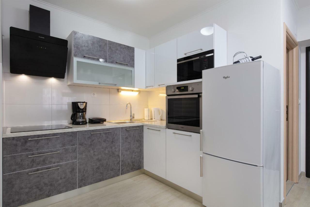 Villa Apartments Kordic Kastela Exterior photo